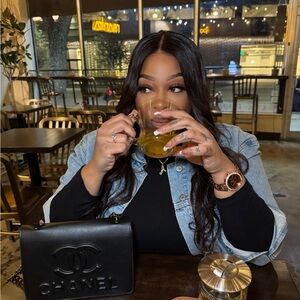 Meet your Posher, Aja